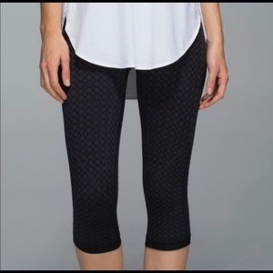 Lululemon Size 8 Wunderunder crops - Harringbone